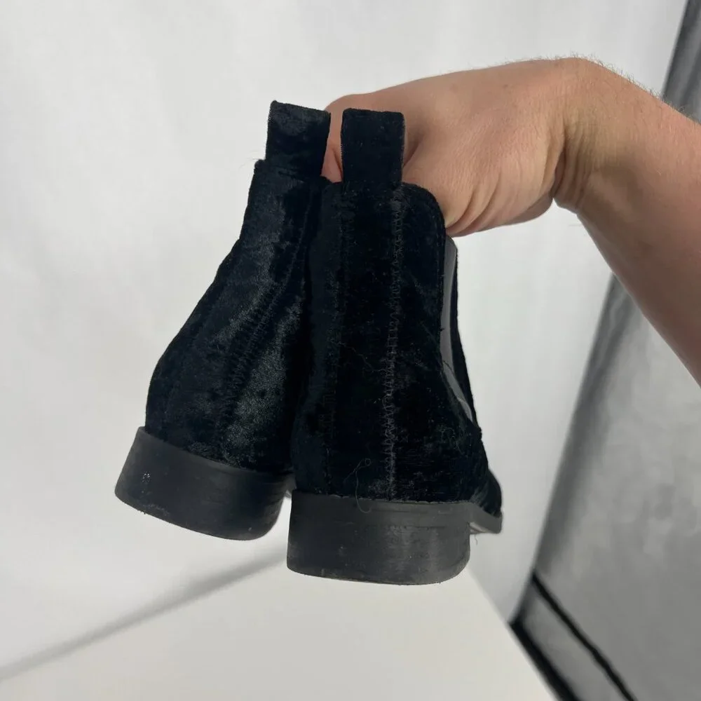 Toms Ella Black Velvet Pull On Ankle Boots, Size 6